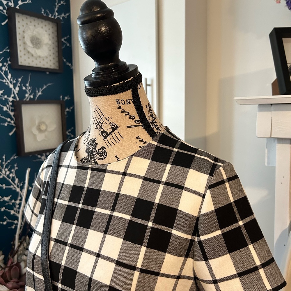 GORGEOUS ZARA black, white and grey dress, Perfect for fall size L